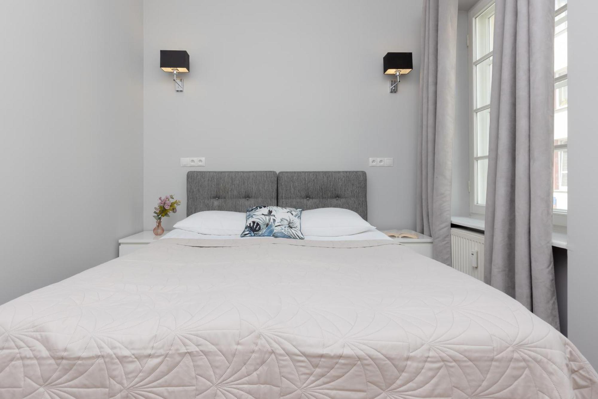 City Center Aparthotel Chmielna By Noclegi Renters Warsaw Exterior photo